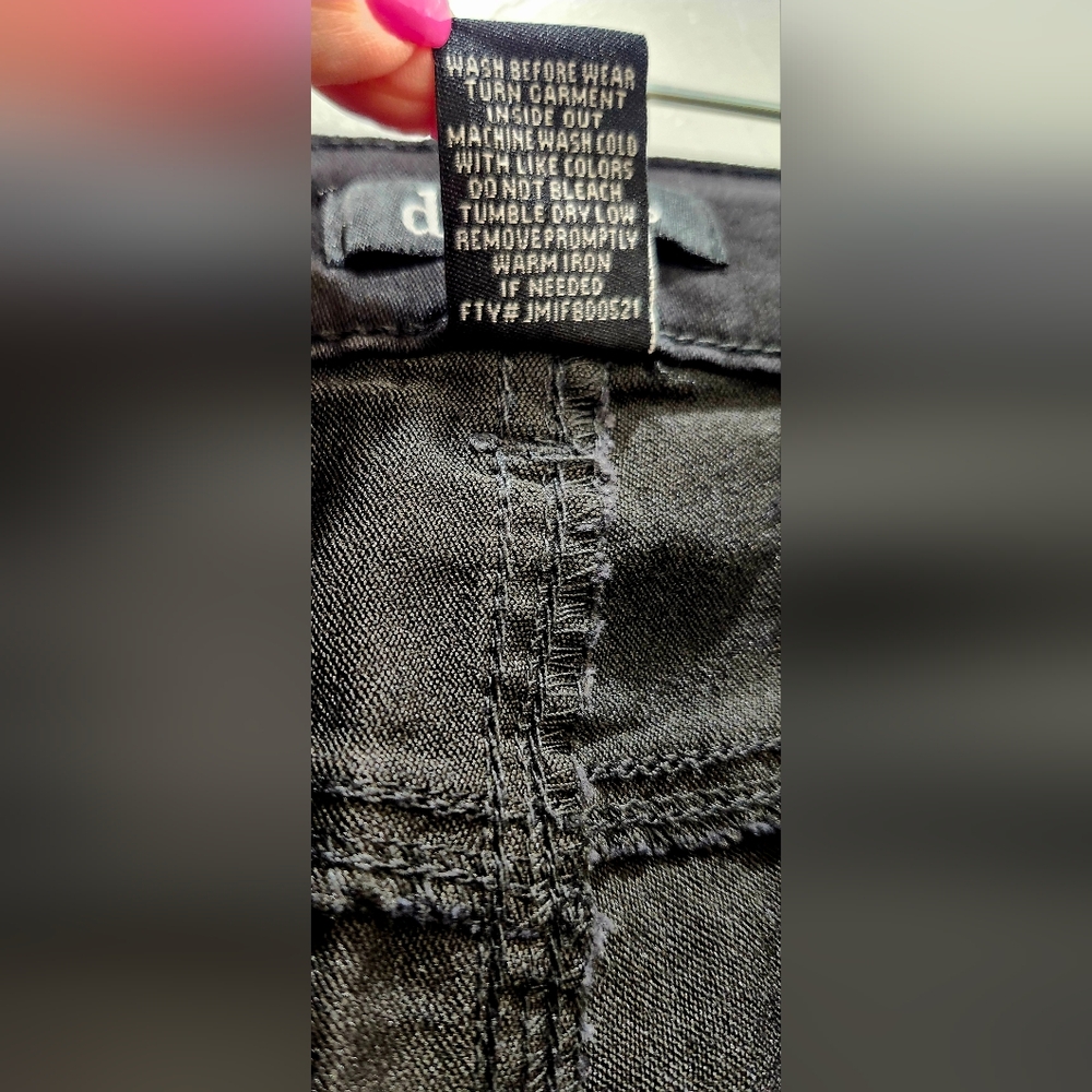 D. Jeans Black Denim Stretch Shorts Size 8 Mid-Rise 4.5" Inseam - Picture 5 of 5